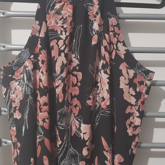 Tank/ Halter top - Picture 2 of 4